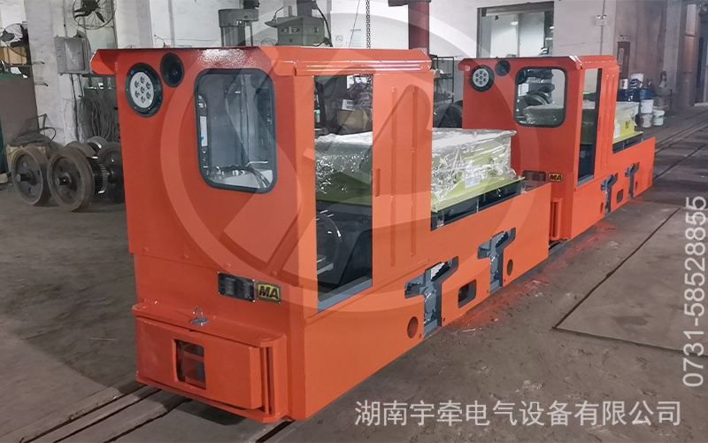 5噸鋰電池電機(jī)車(chē)發(fā)往金礦 1.jpg