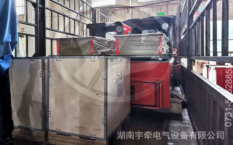 5噸鋰電池電機(jī)車(chē)發(fā)往金礦 4.jpg