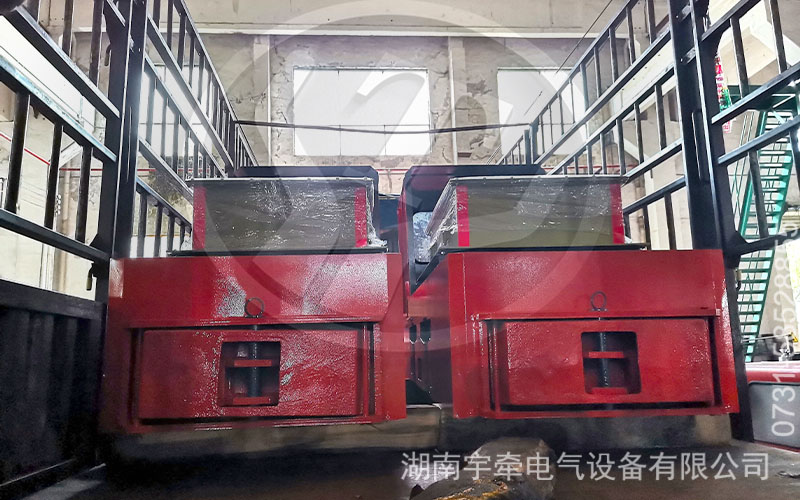 5噸鋰電池電機(jī)車(chē)發(fā)往金礦 3.jpg